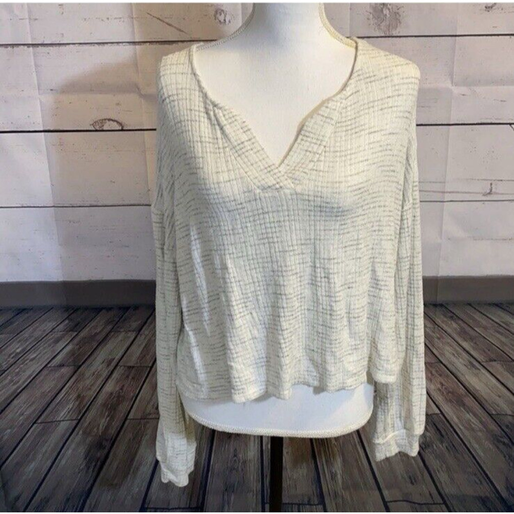 Buckle BKE Top Shirt Womens Large Gray‎ Ribbed Knit Preppy Brushed Soft